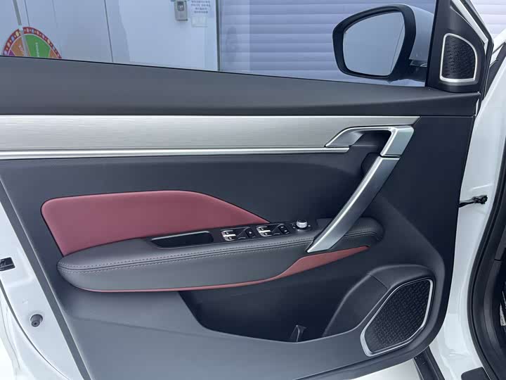 Фото 18 - Geely Coolray