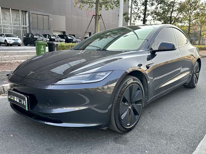Фото 1 - Tesla Model 3