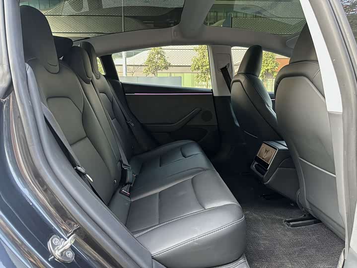 Фото 11 - Tesla Model 3