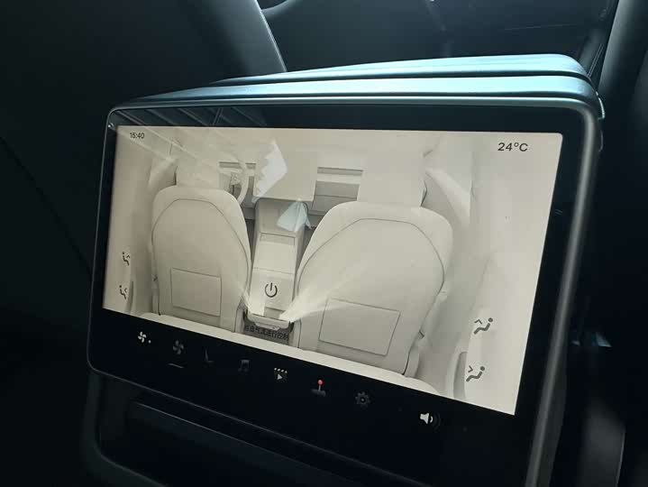 Фото 12 - Tesla Model 3