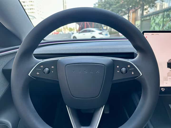 Фото 16 - Tesla Model 3