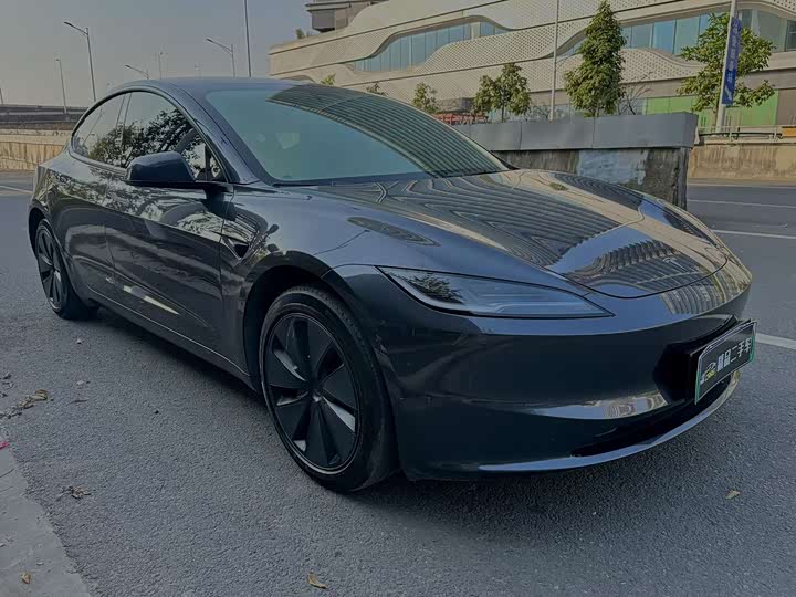 Фото 3 - Tesla Model 3