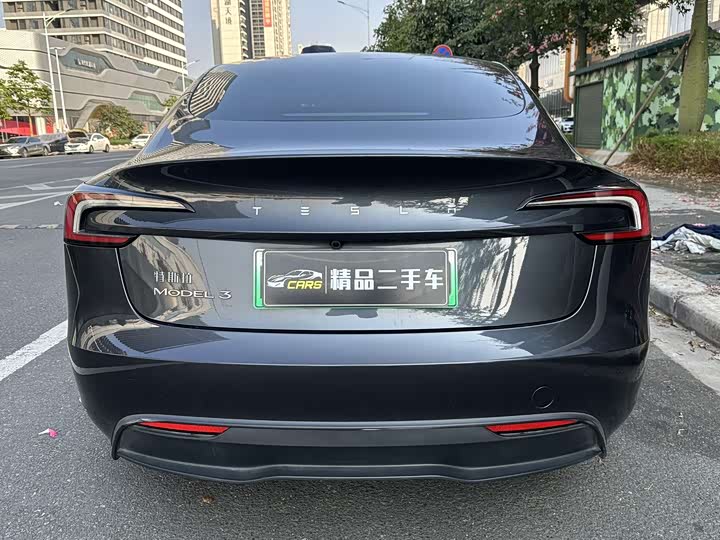 Фото 5 - Tesla Model 3