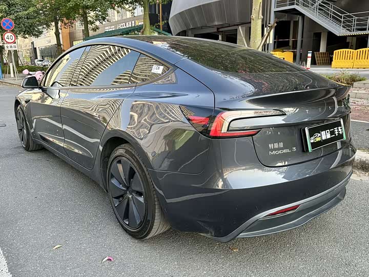 Фото 6 - Tesla Model 3