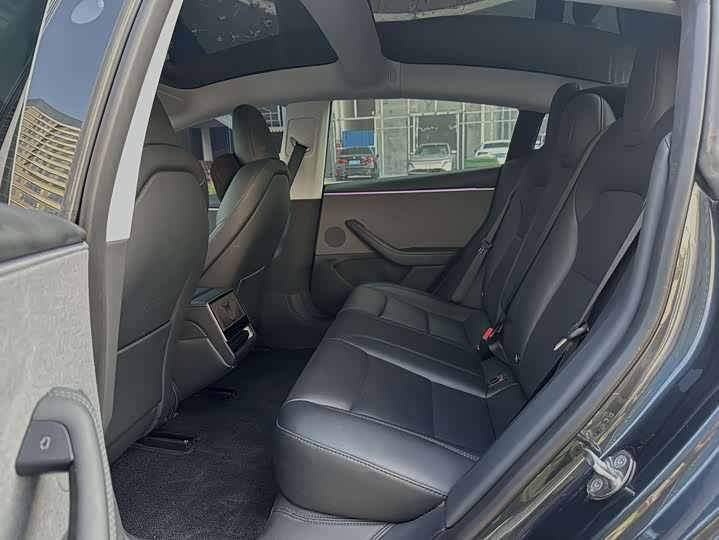 Фото 8 - Tesla Model 3