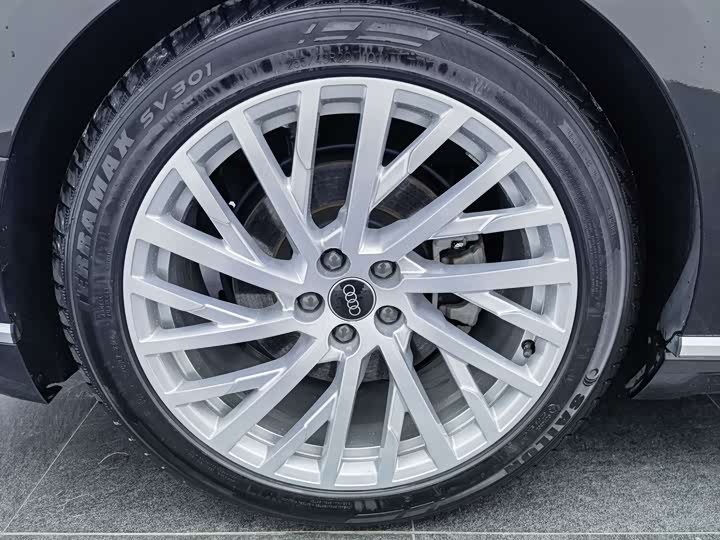 Фото 11 - Audi A8