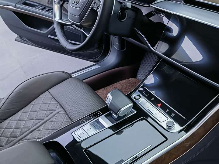 Фото 12 - Audi A8