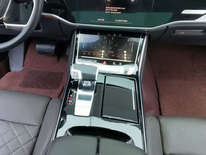 Фото 14 - Audi A8