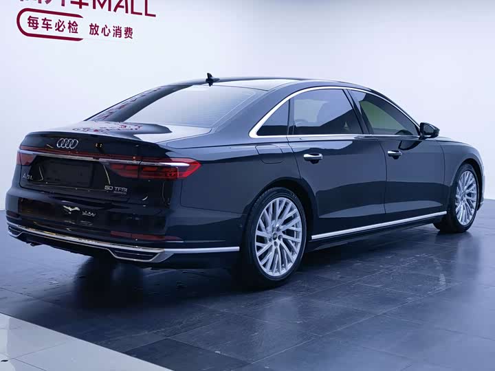 Фото 4 - Audi A8