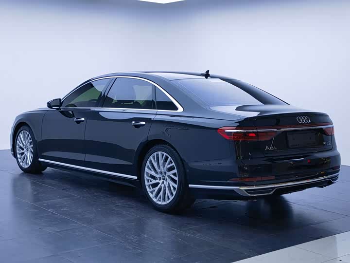 Фото 5 - Audi A8