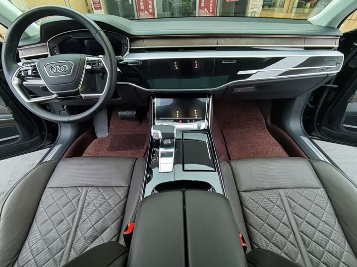 Фото 7 - Audi A8