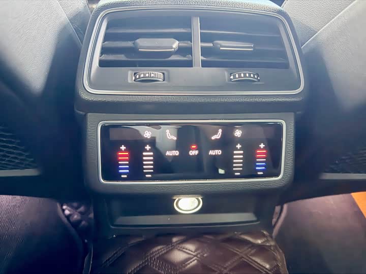 Фото 11 - Audi A6L