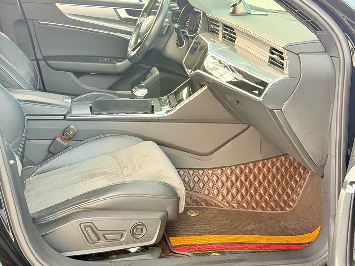 Фото 12 - Audi A6L