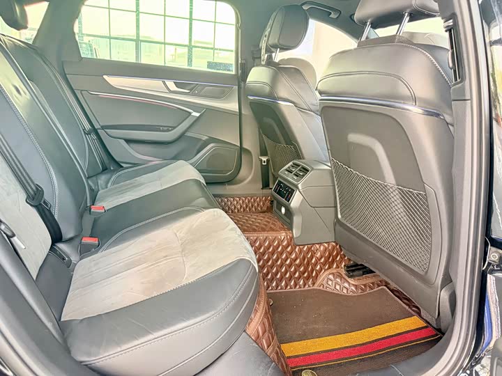 Фото 13 - Audi A6L