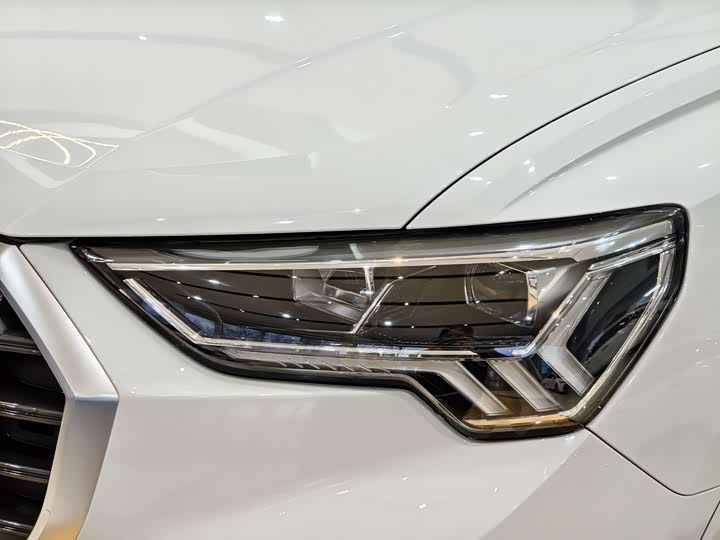 Фото 4 - Audi Q3