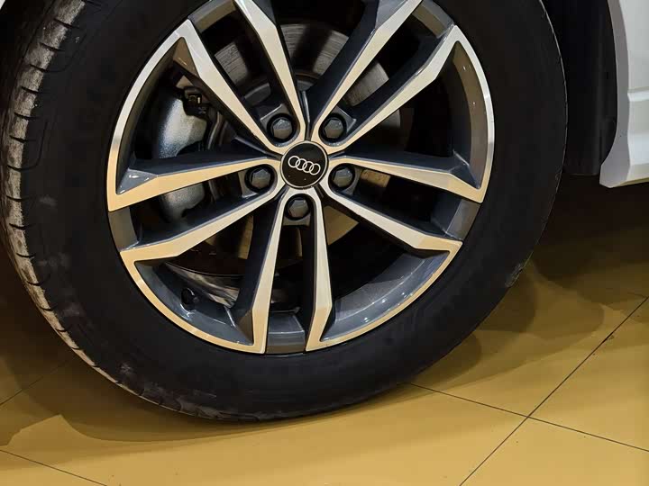 Фото 5 - Audi Q3