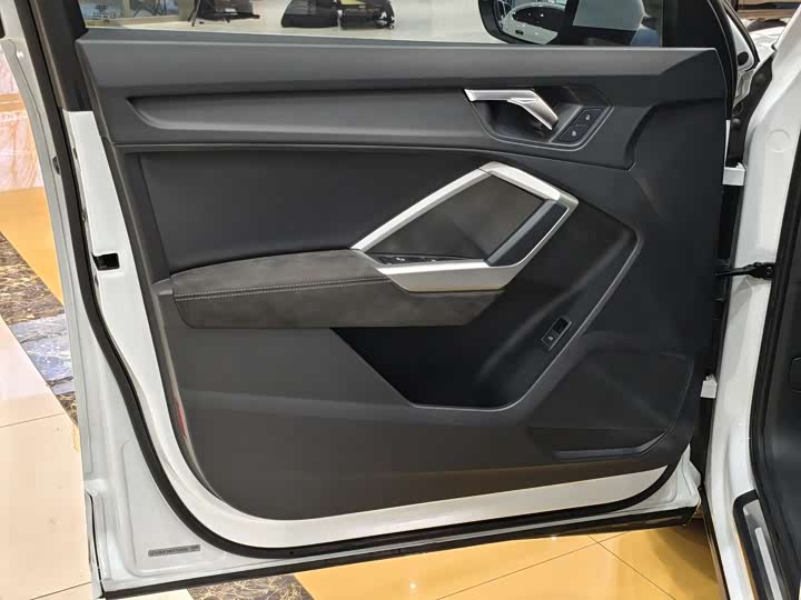 Фото 7 - Audi Q3