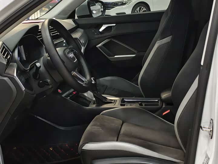 Фото 8 - Audi Q3