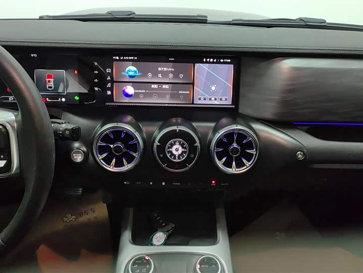 Фото 13 - Tank 300