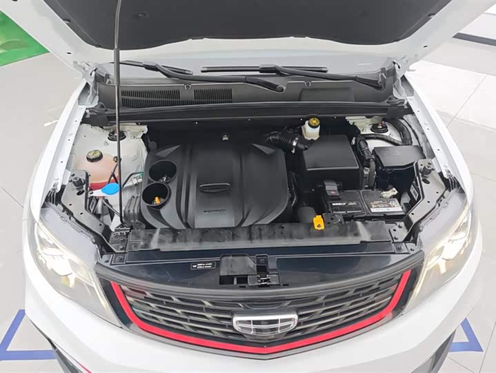 Фото 10 - Geely Atlas