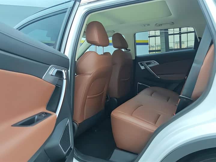 Фото 11 - Geely Atlas