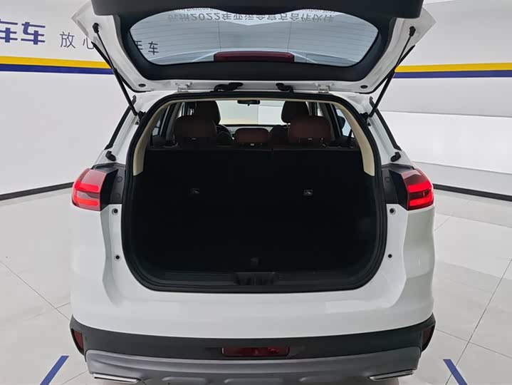 Фото 4 - Geely Atlas