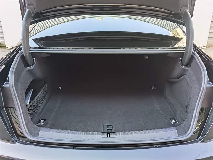 Фото 10 - Audi A6L