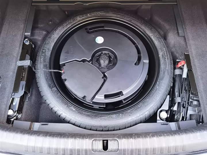 Фото 11 - Audi A6L