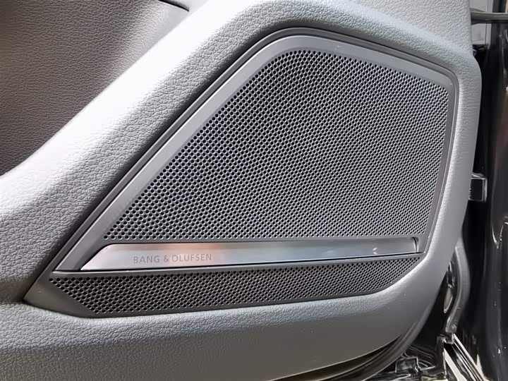 Фото 12 - Audi A6L