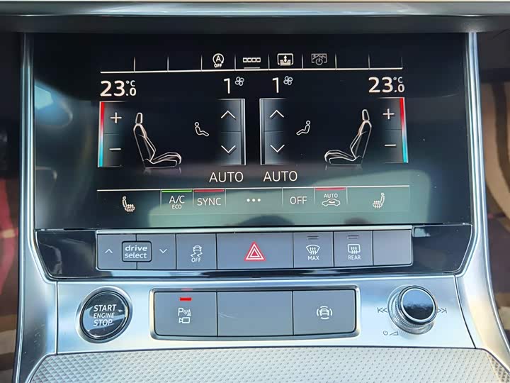 Фото 18 - Audi A6L