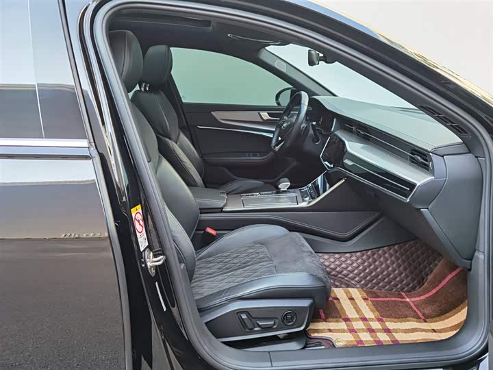 Фото 22 - Audi A6L