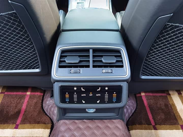 Фото 25 - Audi A6L