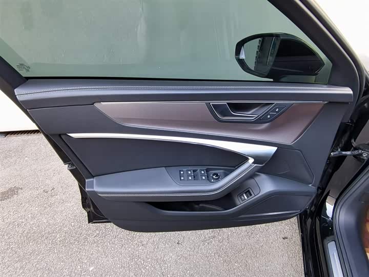 Фото 31 - Audi A6L