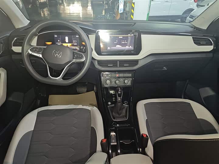 Фото 10 - Volkswagen Tharu