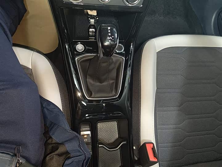 Фото 14 - Volkswagen Tharu