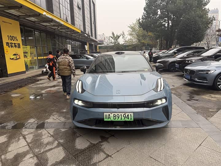 Фото 2 - Zeekr 001