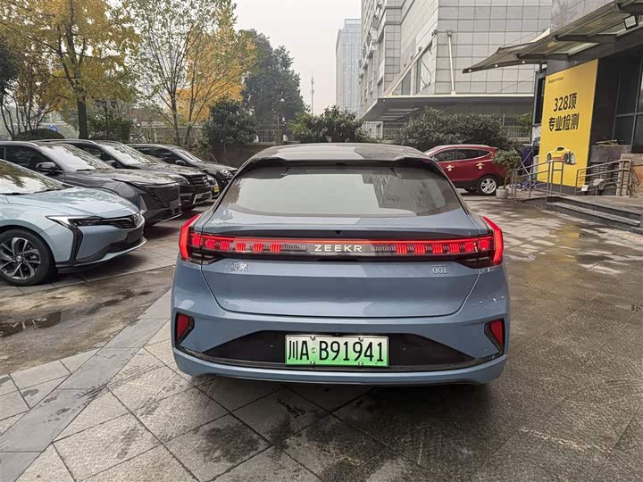 Фото 6 - Zeekr 001