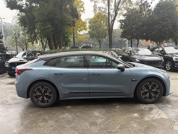 Фото 7 - Zeekr 001