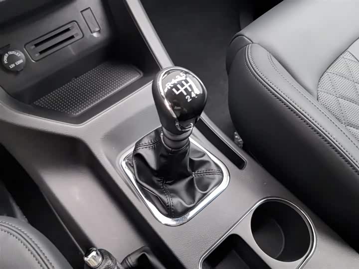 Фото 13 - Dongfeng Forthing Lingzhi M5