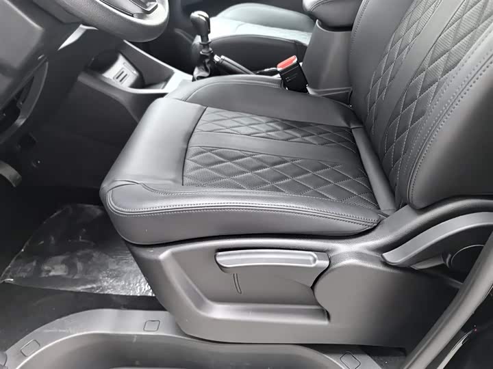 Фото 20 - Dongfeng Forthing Lingzhi M5