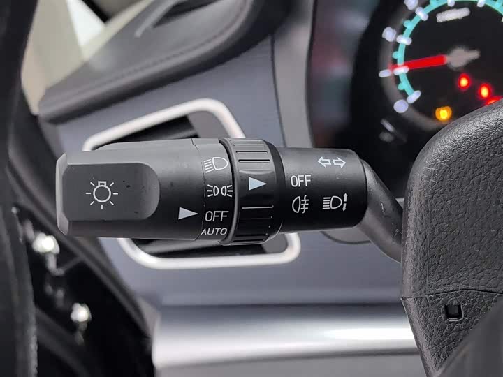 Фото 21 - Dongfeng Forthing Lingzhi M5