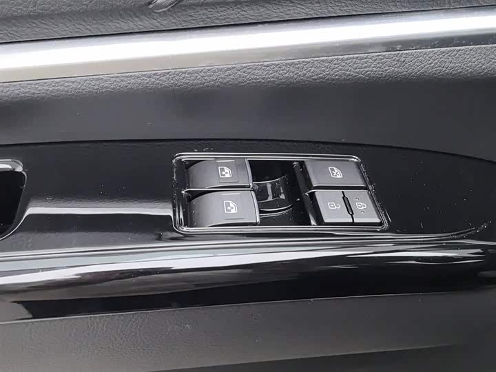 Фото 9 - Dongfeng Forthing Lingzhi M5