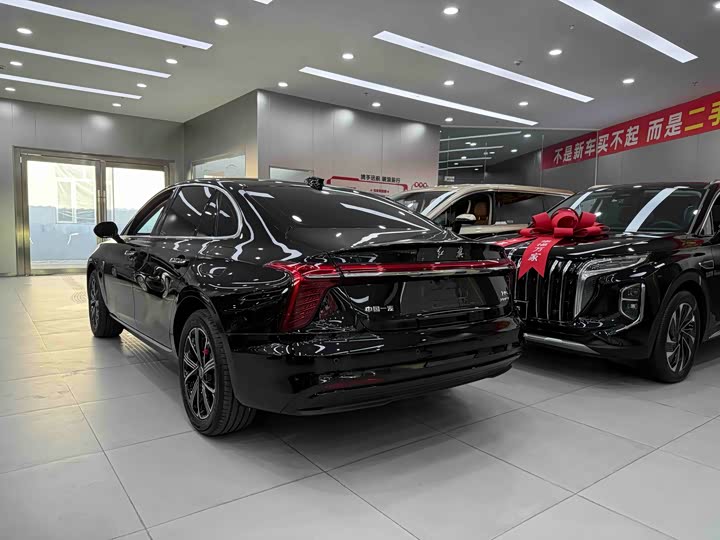 Фото 8 - Hongqi H5 Hybrid