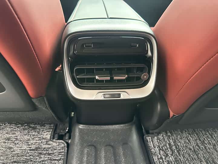 Фото 13 - XPeng P7