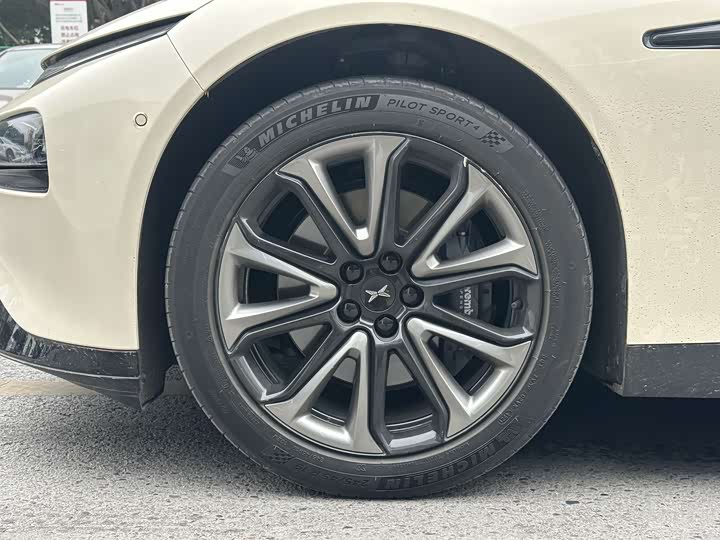 Фото 7 - XPeng P7