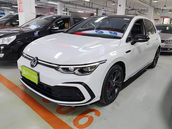 Фото 1 - Volkswagen Golf