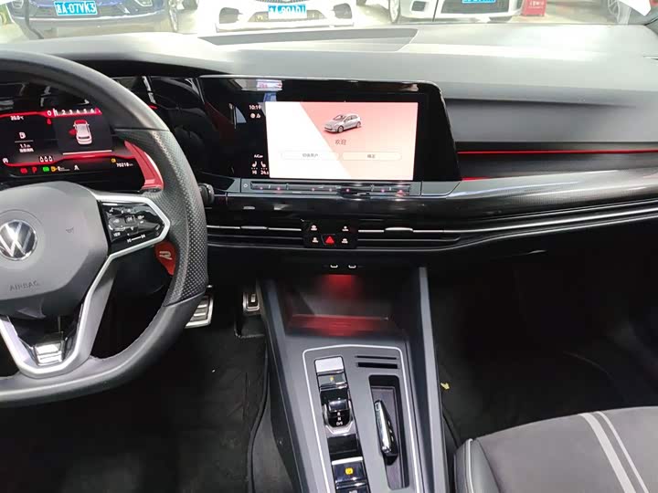 Фото 13 - Volkswagen Golf