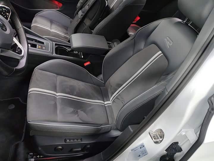 Фото 15 - Volkswagen Golf