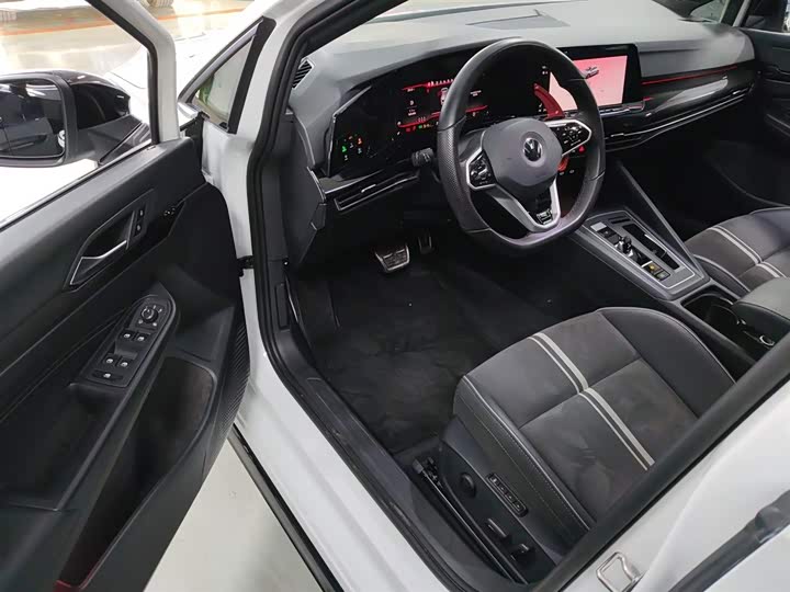 Фото 16 - Volkswagen Golf