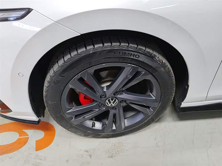 Фото 23 - Volkswagen Golf